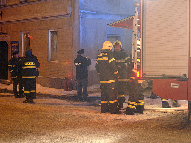 Pozar vozu fiat v perninku 2010 002