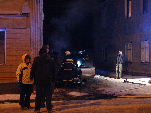 Pozar vozu fiat v perninku 2010 003