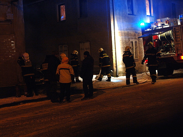 Pozar vozu fiat v perninku 2010 004